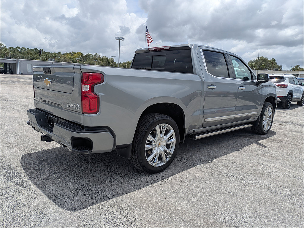 Used 2025 Chevrolet Silverado 1500 High Country AWD/4WD image 7