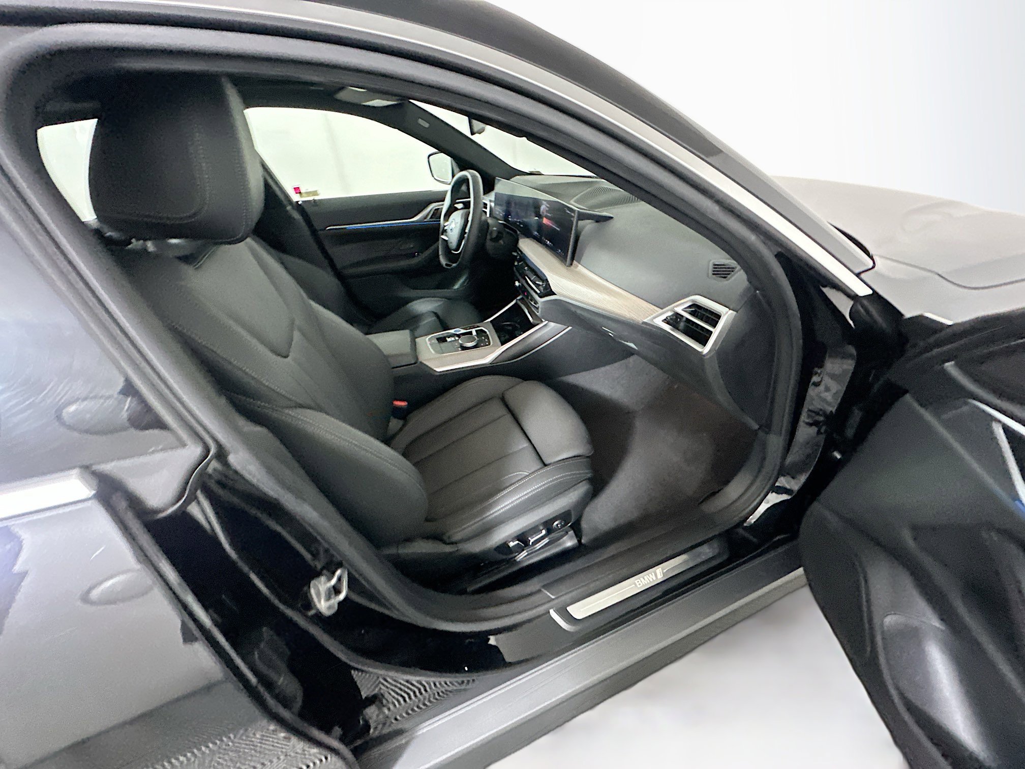 Used 2025 BMW i4 eDrive40 image 32