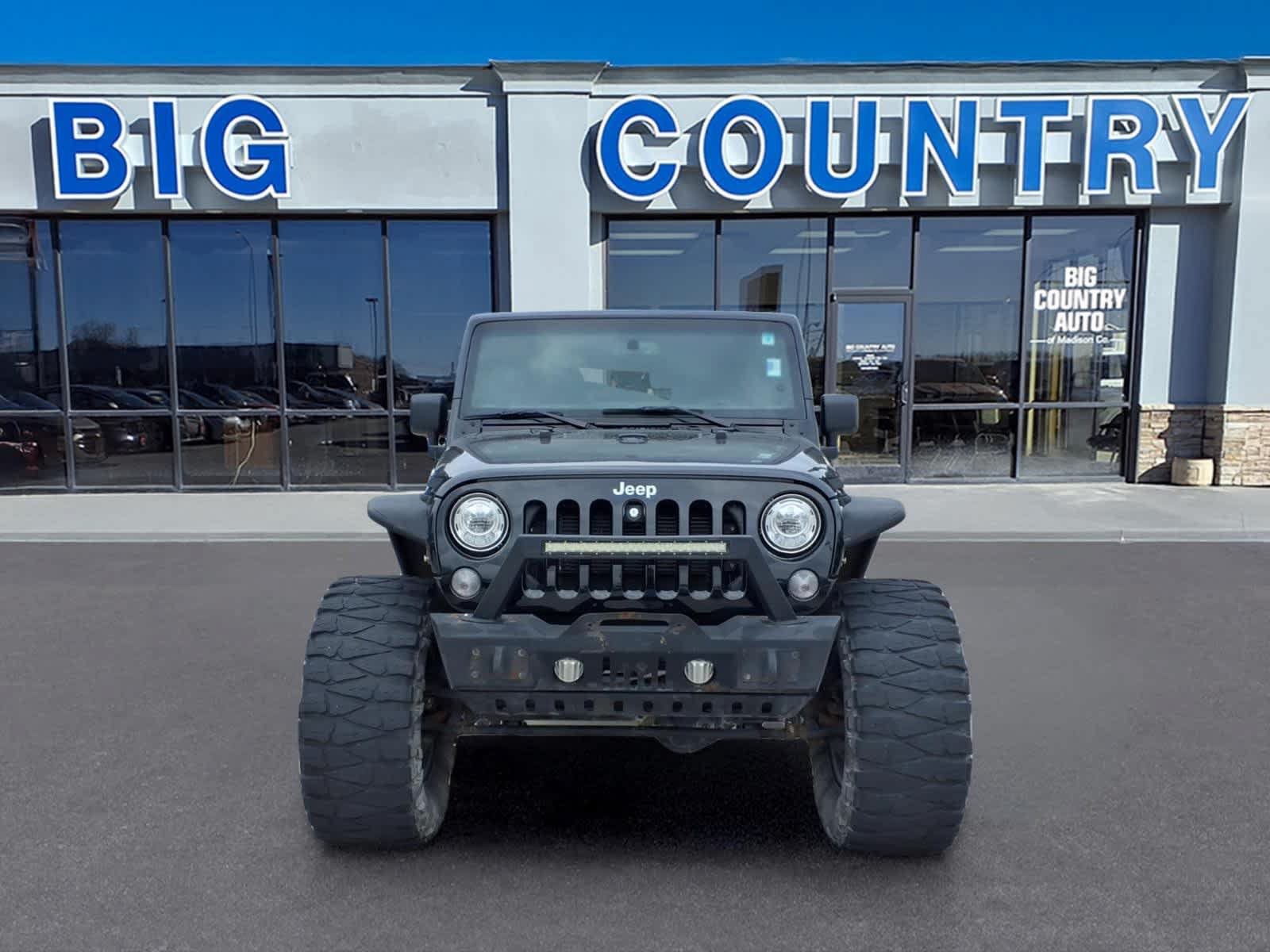 Used 2017 Jeep Wrangler Unlimited Rubicon w/ Connectivity Group AWD/4WD image 2