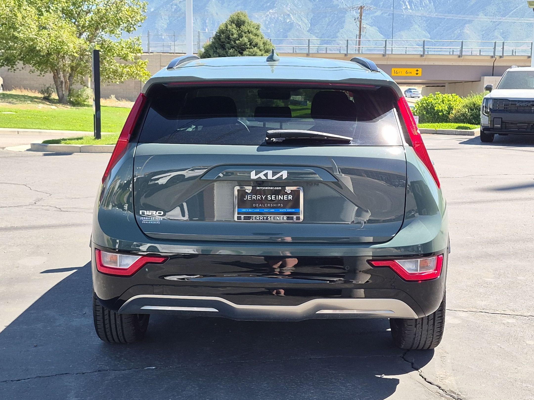 Used 2023 Kia Niro Wind w/ Wind Preserve Package FWD image 4
