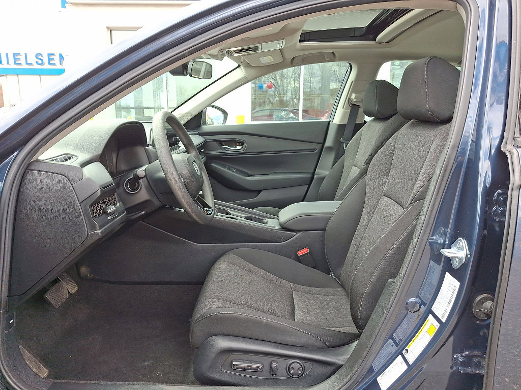 Used 2025 Honda Accord SE image 11