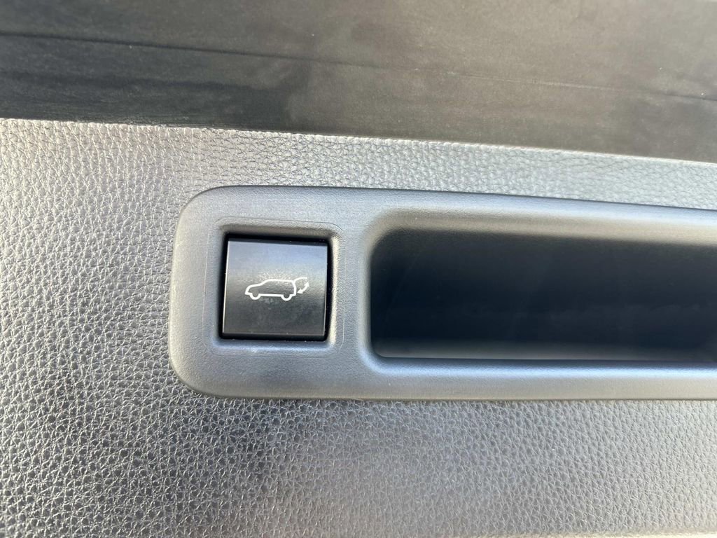 Used 2023 Toyota Highlander XLE image 16