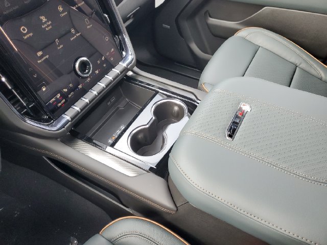 New 2026 GMC Yukon AT4 w/ AT4 Preferred Package AWD/4WD image 33