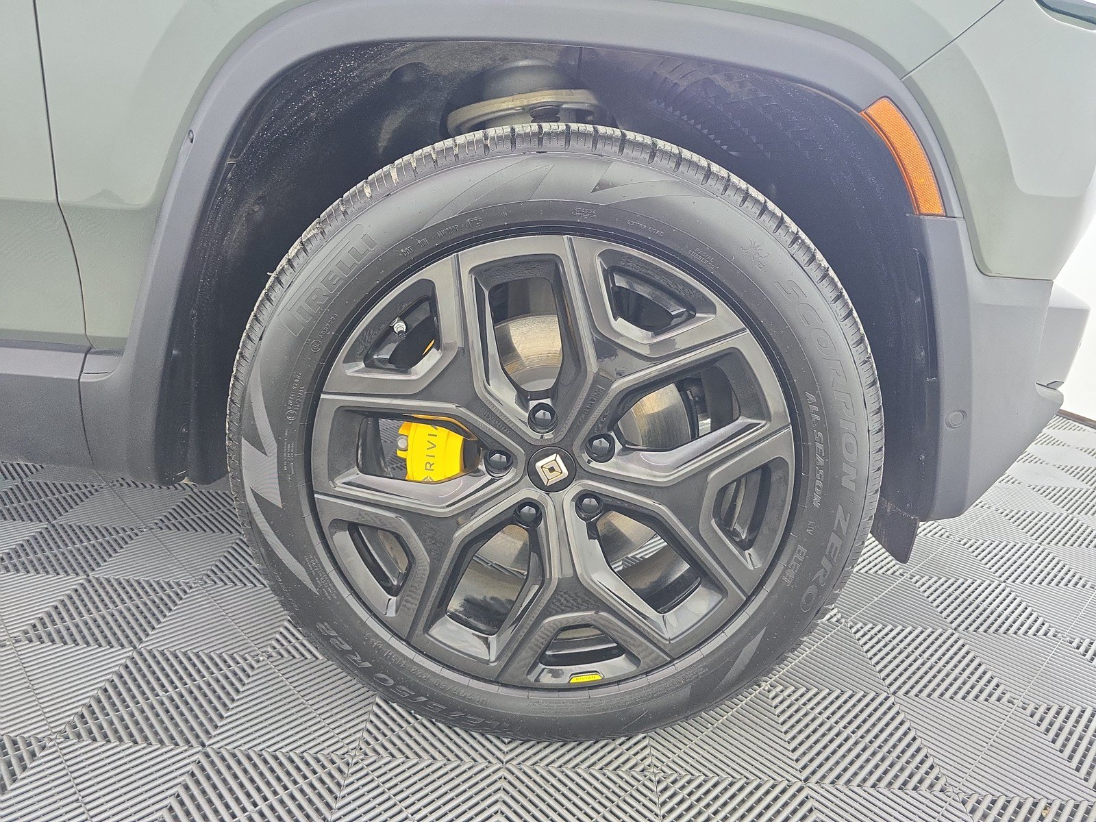Used 2023 Rivian R1S Launch Edition AWD/4WD image 11
