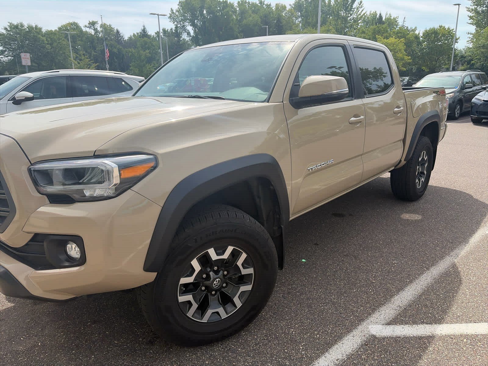 Used 2020 Toyota Tacoma TRD Off-Road w/ TRD Premium Off Road Package AWD/4WD image 3