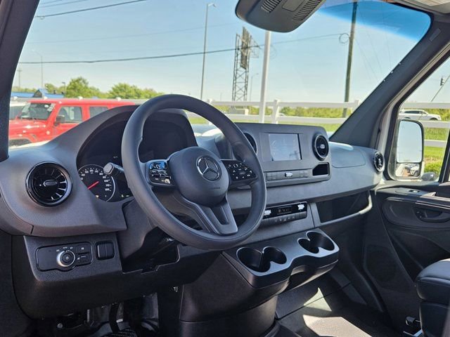 Used 2024 Mercedes-Benz Sprinter 2500 image 13