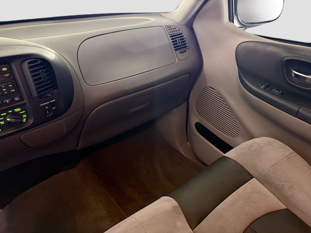 Used 2004 Ford F150 Lightning RWD image 23