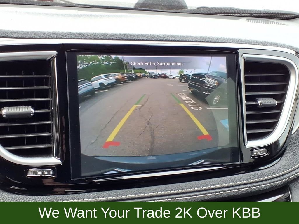 Used 2024 Chrysler Pacifica Limited w/ S Appearance Package FWD image 23