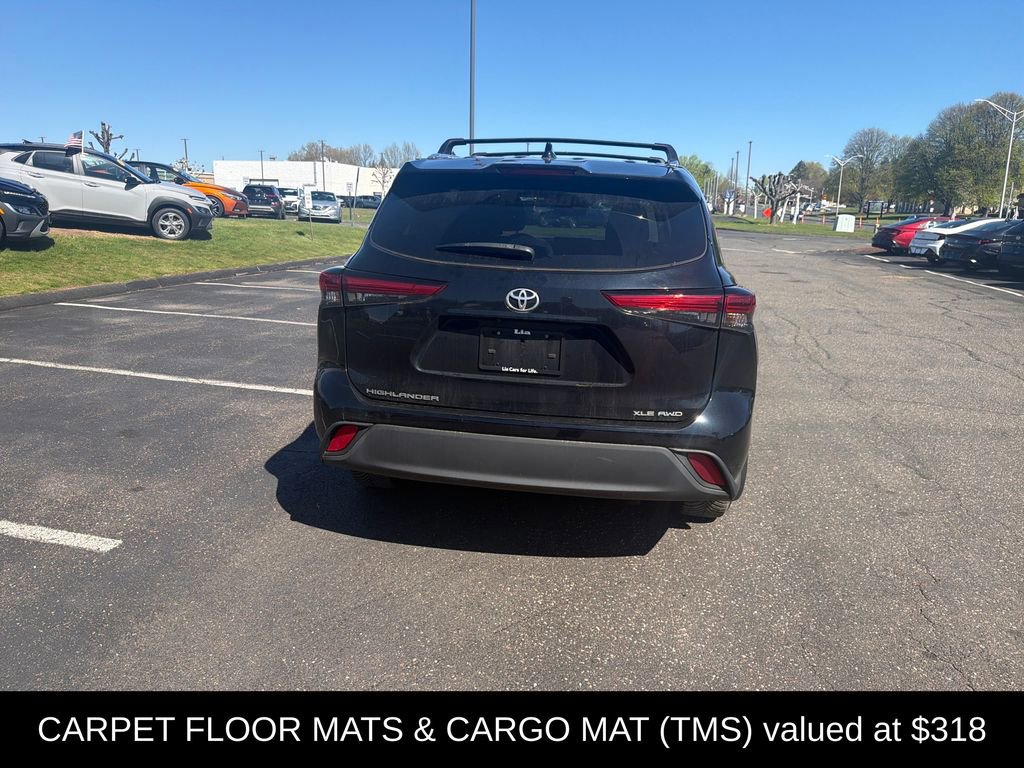 Used 2021 Toyota Highlander XLE AWD/4WD image 4
