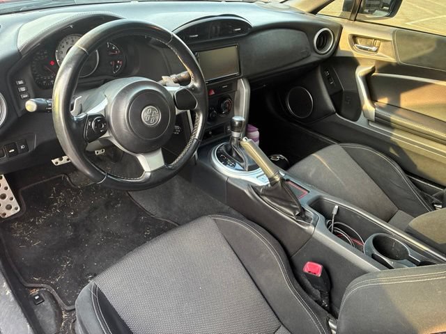 Used 2017 Toyota 86 RWD image 2