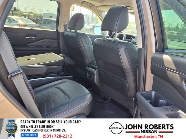 Used 2024 Nissan Pathfinder Platinum FWD image 19