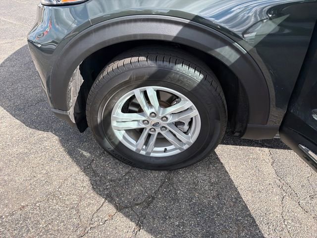 Used 2024 Ford Explorer XLT w/ Equipment Group 202A AWD/4WD image 30