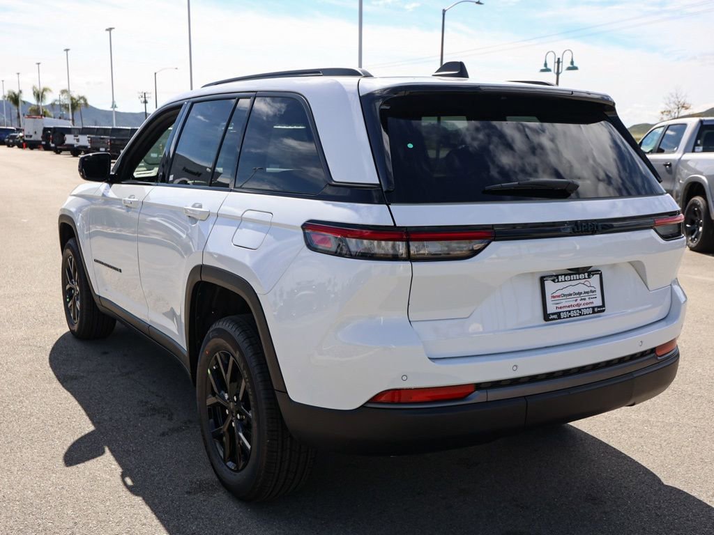 Used 2026 Jeep Grand Cherokee Altitude image 6