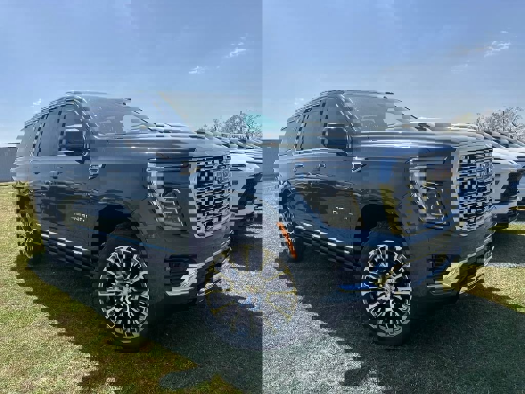 New 2026 GMC Yukon XL Denali w/ Denali Reserve Package image 2