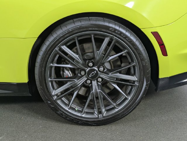 Used 2020 Chevrolet Camaro ZL1 RWD image 18