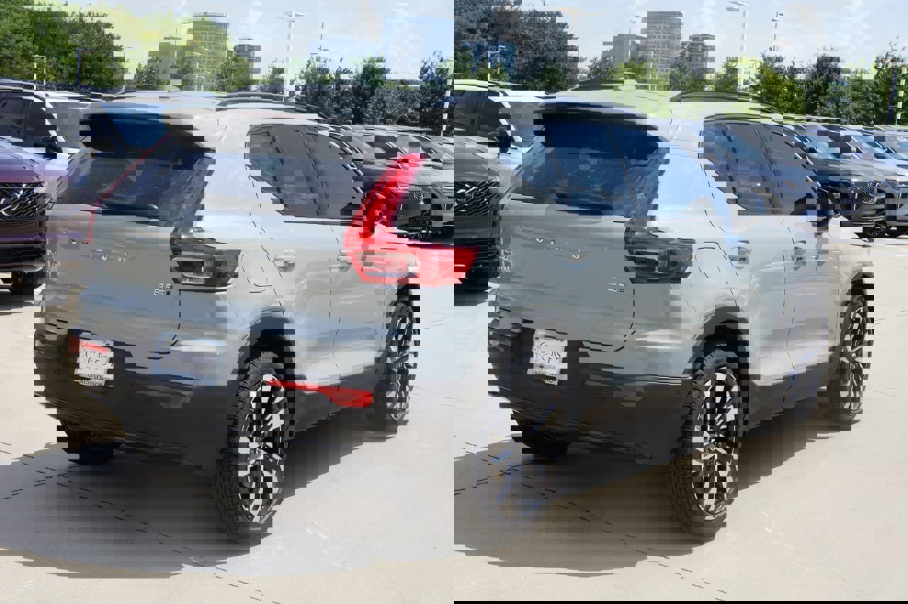 New 2026 Volvo XC40 B5 Ultra w/ Protection Package Premier image 4