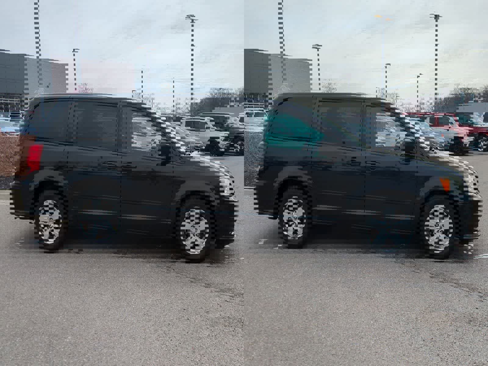 Used 2013 Dodge Grand Caravan SE image 9