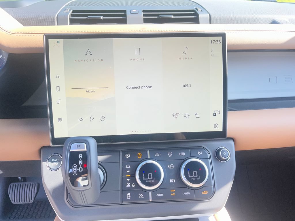 New 2026 Land Rover Defender 110 X-Dynamic SE AWD/4WD image 16