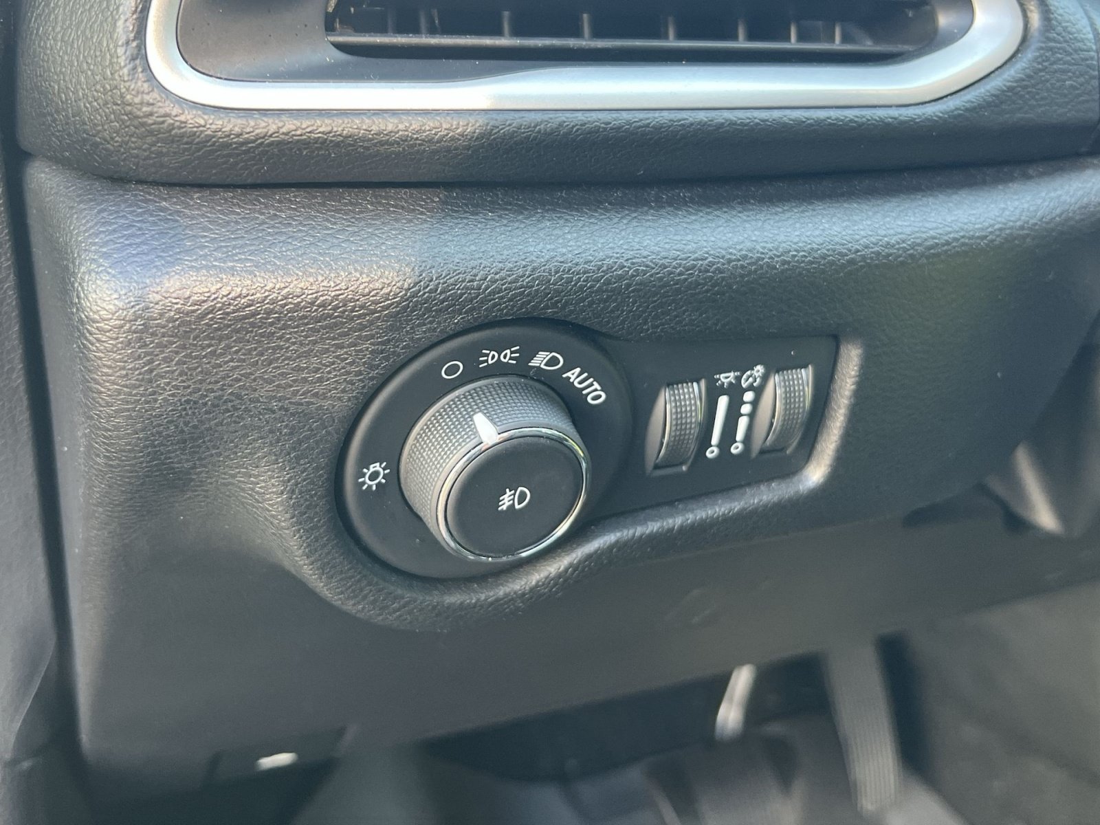 Used 2020 Chrysler Pacifica Touring-L Plus FWD image 29