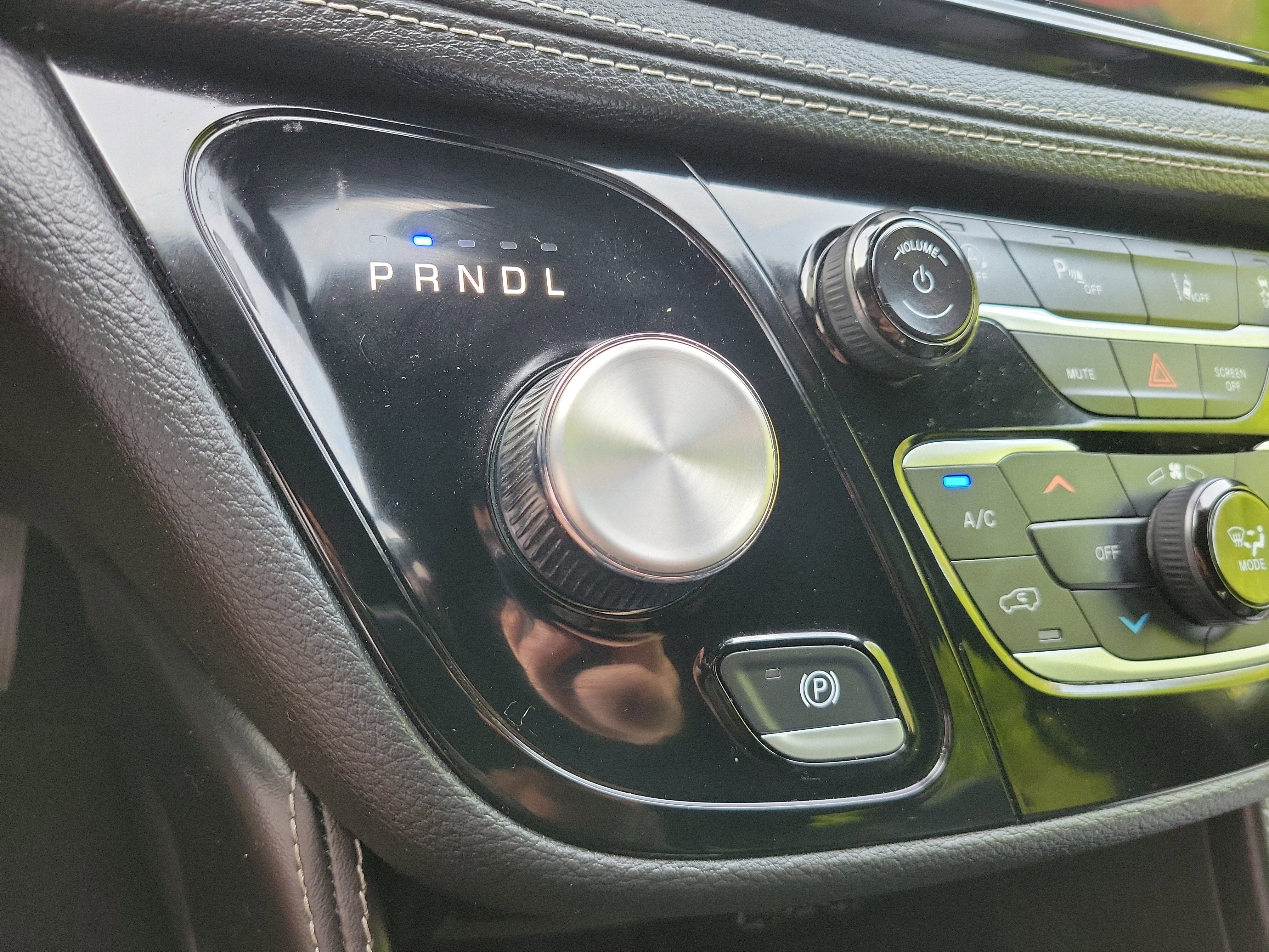 Used 2025 Chrysler Pacifica Limited image 19