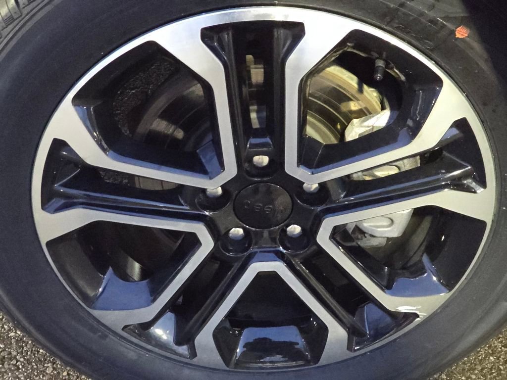 Used 2022 Jeep Compass Limited image 11