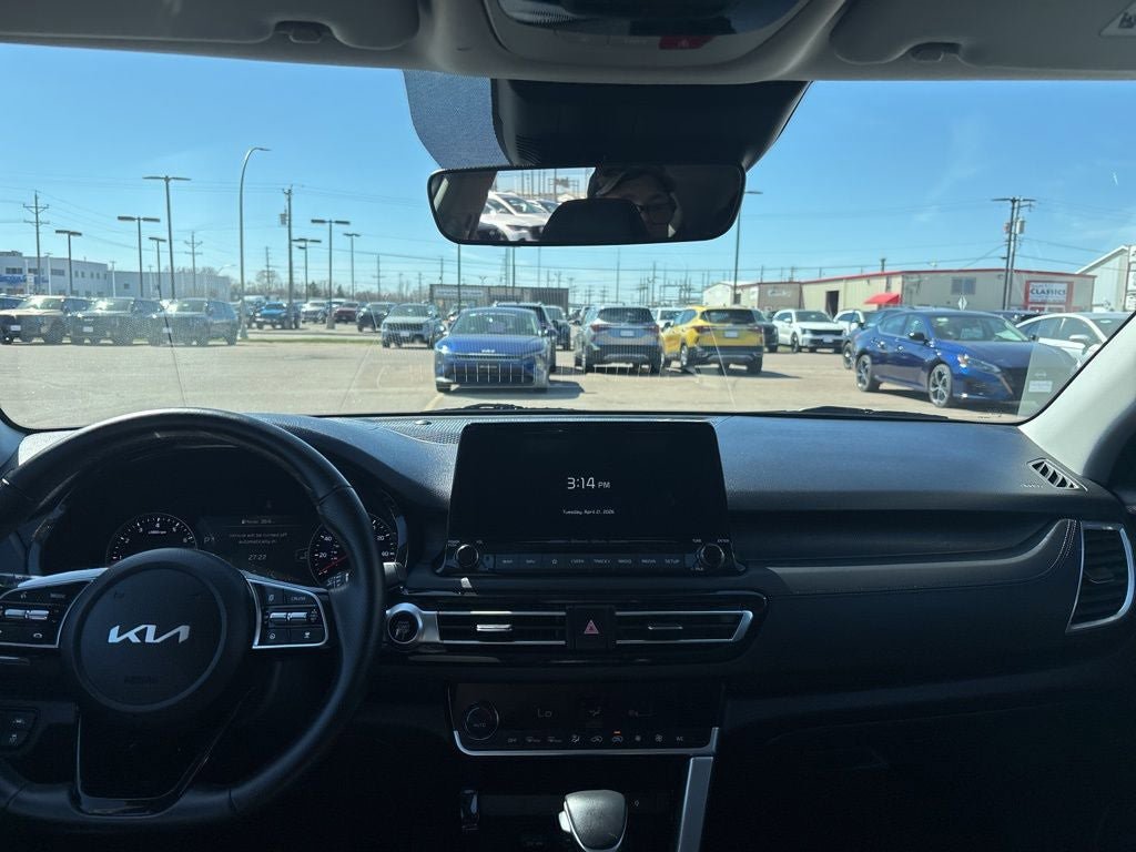 Used 2023 Kia Seltos SX w/ SX Sunroof Package AWD/4WD image 11
