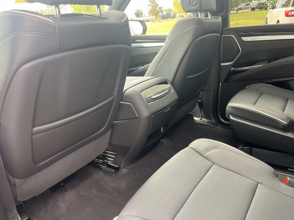 Certified 2025 Cadillac Escalade Premium Luxury w/ Touring Package AWD/4WD image 21
