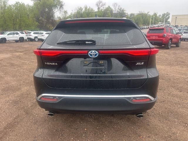 Used 2023 Toyota Venza XLE AWD/4WD image 4