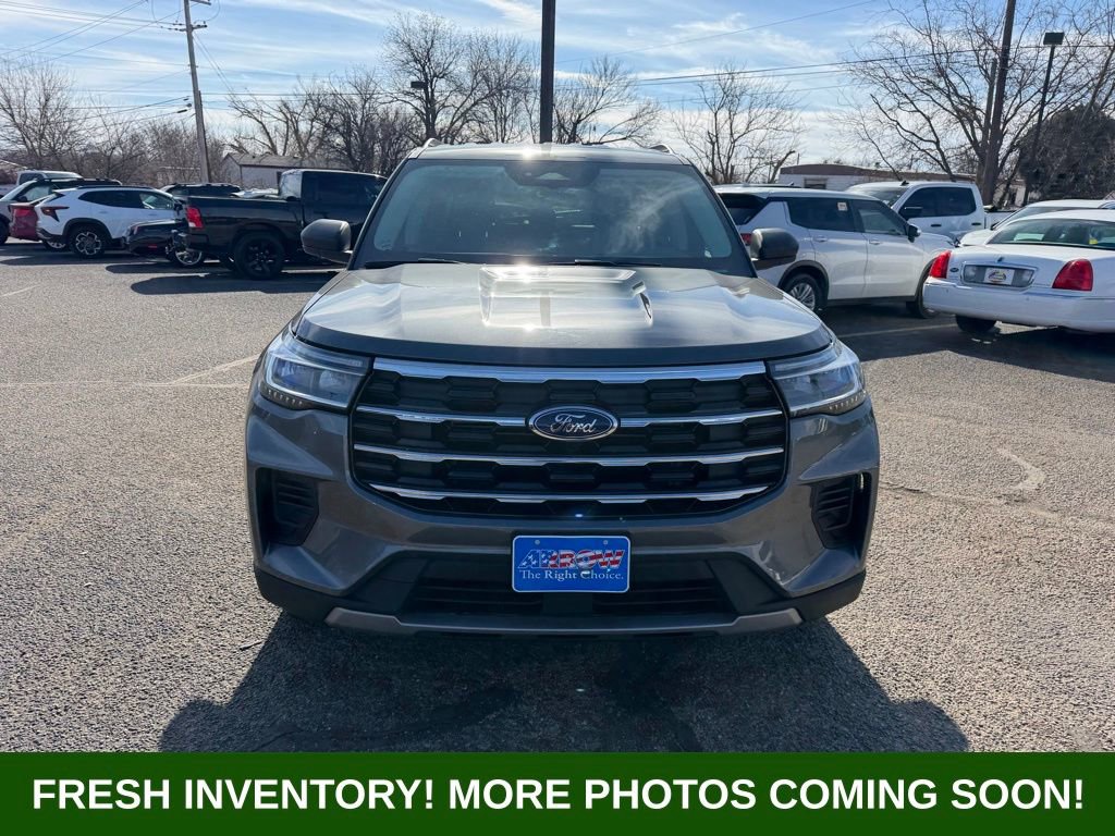 Used 2025 Ford Explorer Active image 2