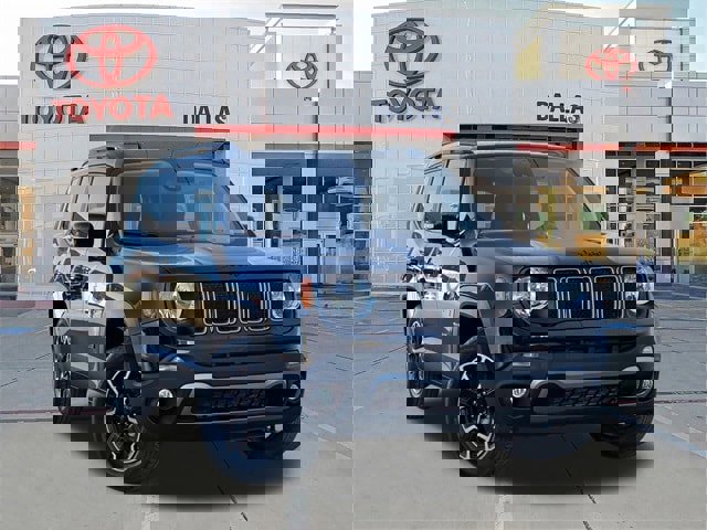 Used 2023 Jeep Renegade Latitude image 1