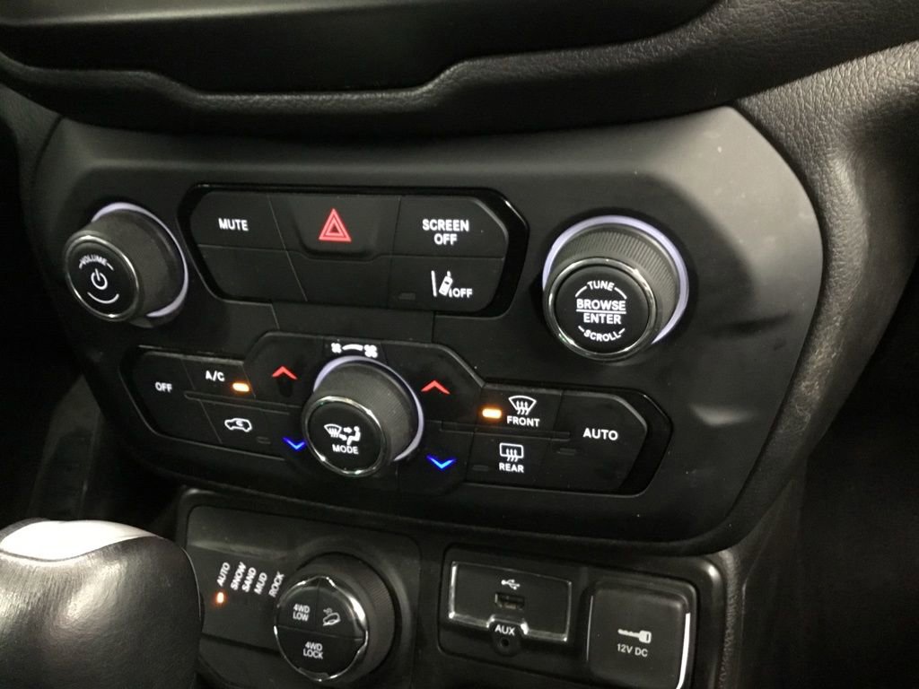 Used 2023 Jeep Renegade Trailhawk w/ Trailhawk Elite Group AWD/4WD image 25