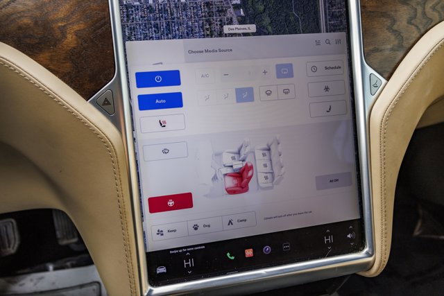 Used 2016 Tesla Model S 70D image 19