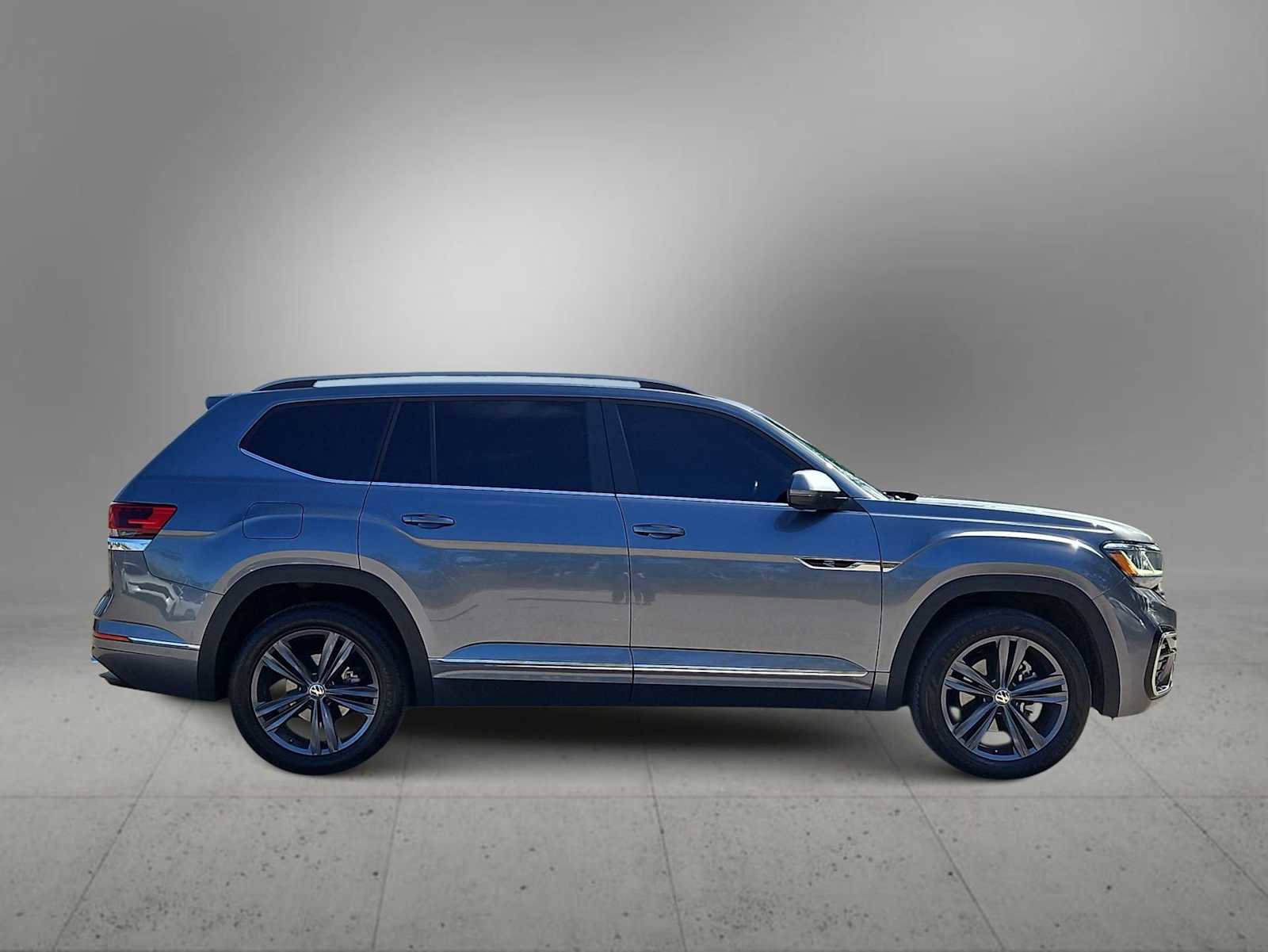 Used 2022 Volkswagen Atlas SEL R-Line image 9