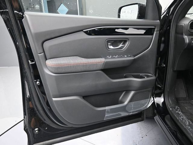 New 2026 Honda Pilot Sport image 3