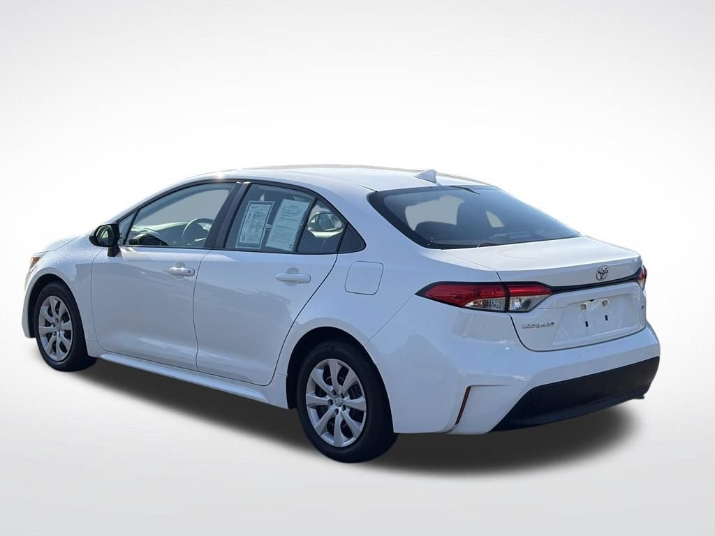 Used 2024 Toyota Corolla LE FWD image 7