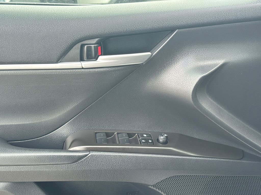 Used 2023 Toyota Camry LE image 31