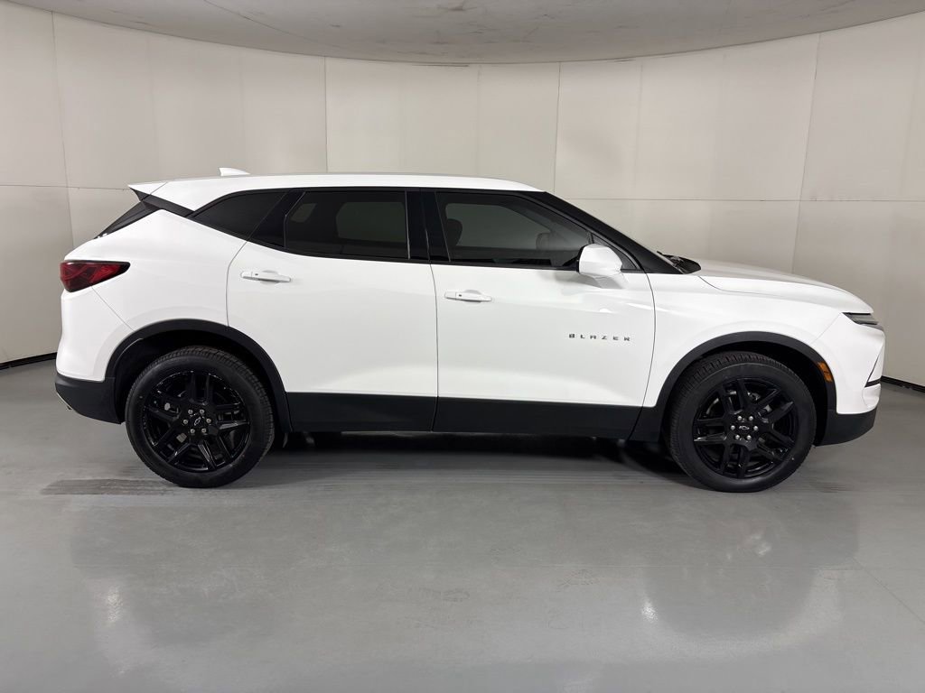 Used 2023 Chevrolet Blazer LT w/ Driver Confidence Package FWD image 11