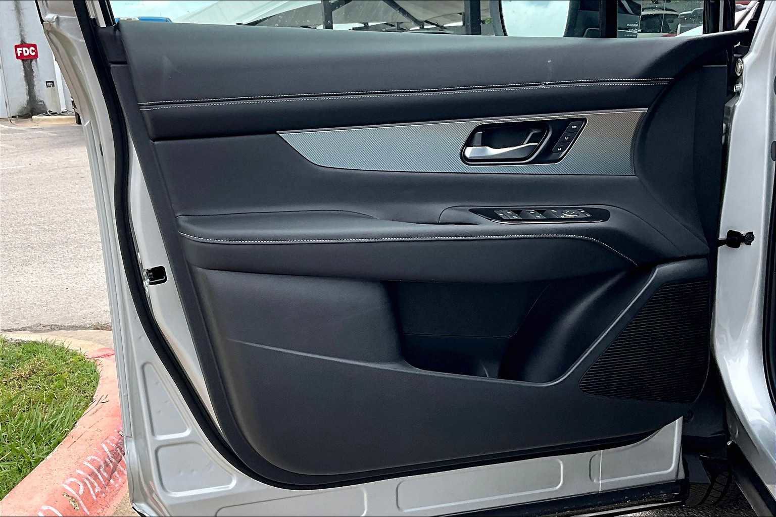 New 2025 Nissan Murano SL image 13