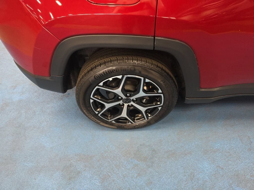 Used 2025 Jeep Compass Limited AWD/4WD image 4