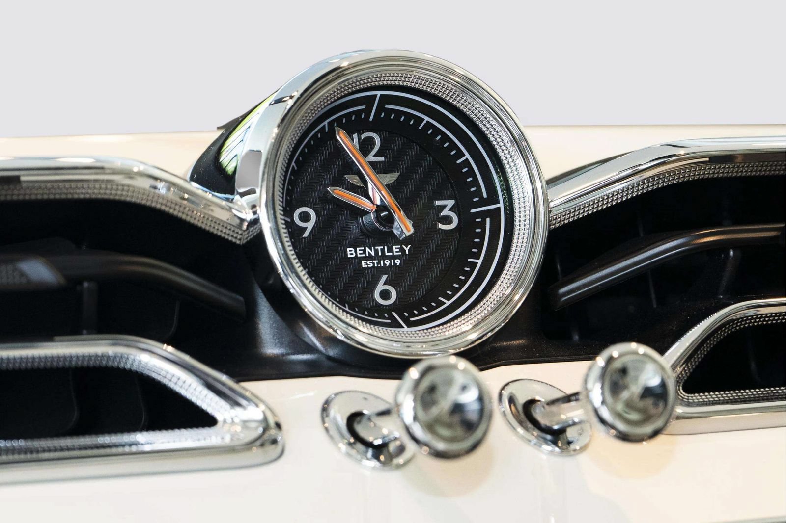 Used 2022 Bentley Bentayga AWD/4WD image 41