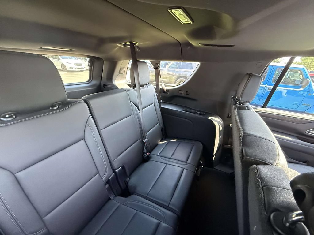 Used 2022 Chevrolet Suburban Z71 w/ Z71 Off-Road Package AWD/4WD image 17