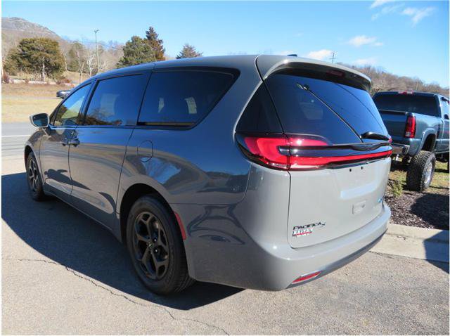Used 2022 Chrysler Pacifica Touring-L w/ S Appearance Package FWD image 39