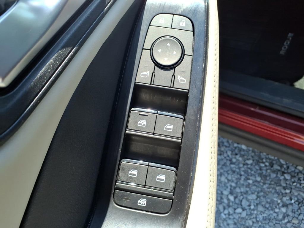 Used 2025 Nissan Rogue SV FWD image 23