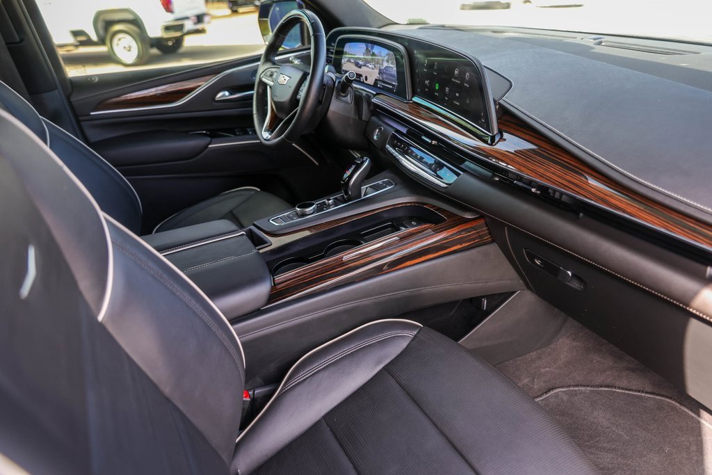Used 2024 Cadillac Escalade Premium Luxury image 31