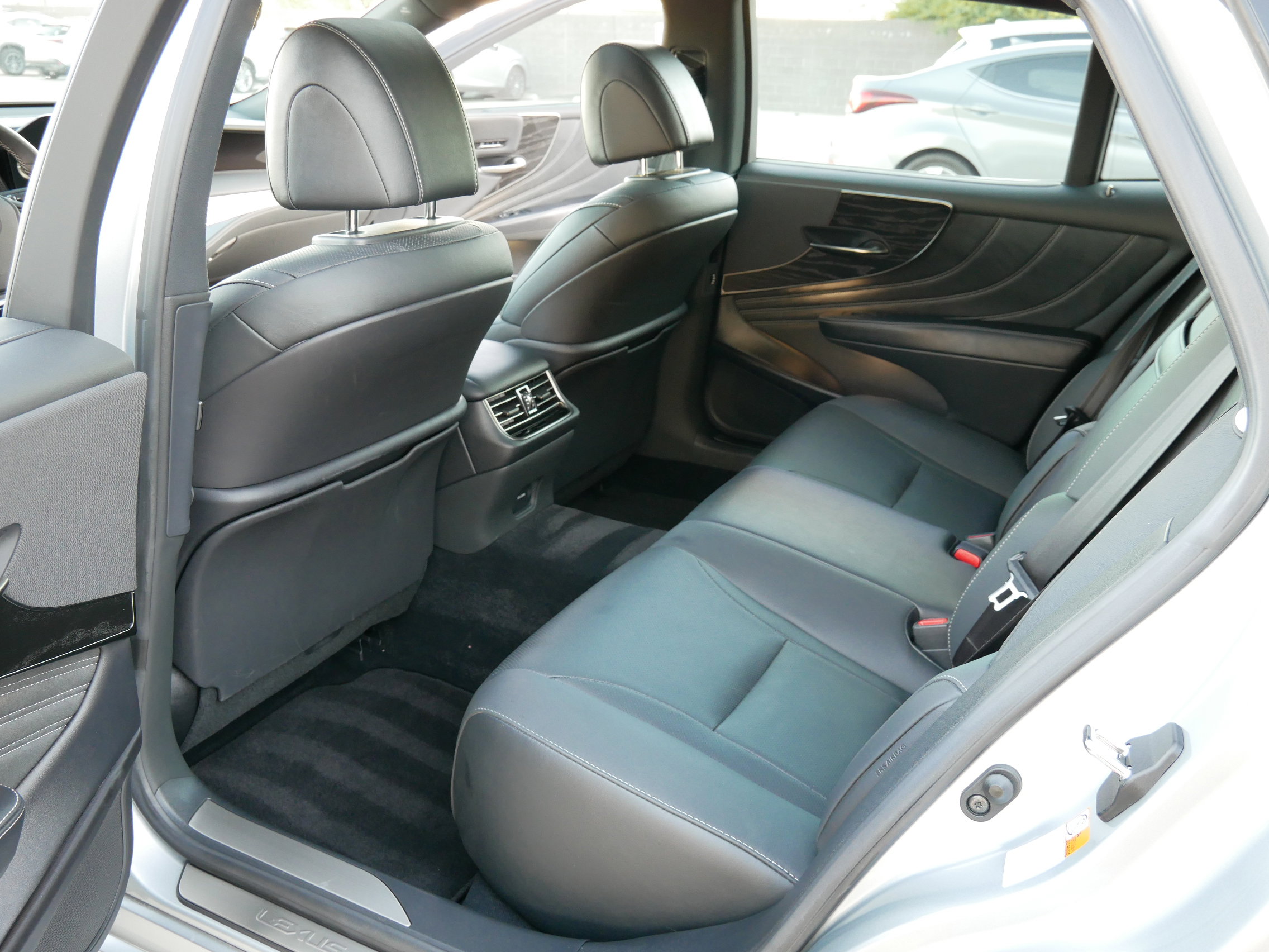 Used 2022 Lexus LS 500 image 22