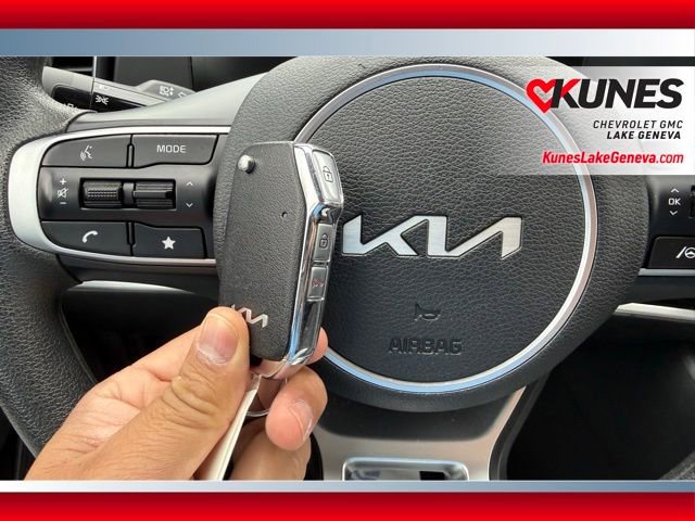 Used 2025 Kia Sportage LX AWD/4WD image 42