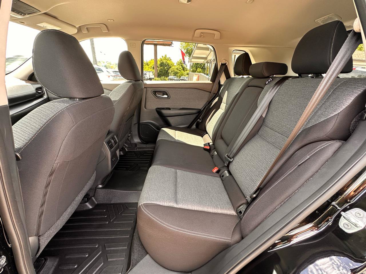 Used 2023 Nissan Rogue SV FWD image 9