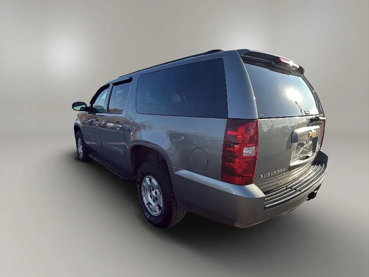 Used 2007 Chevrolet Suburban LT image 3