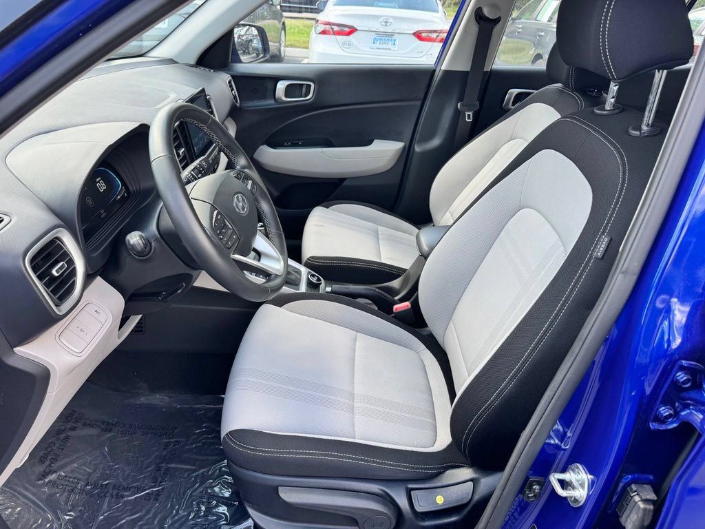 Used 2025 Hyundai Venue SEL FWD image 12