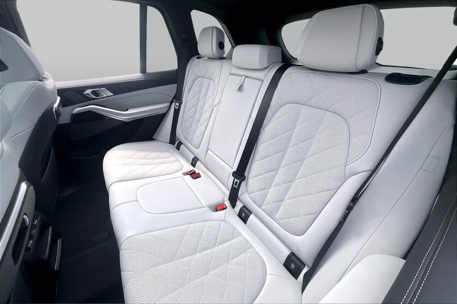 Used 2025 BMW X5 sDrive40i w/ Premium Package RWD image 19